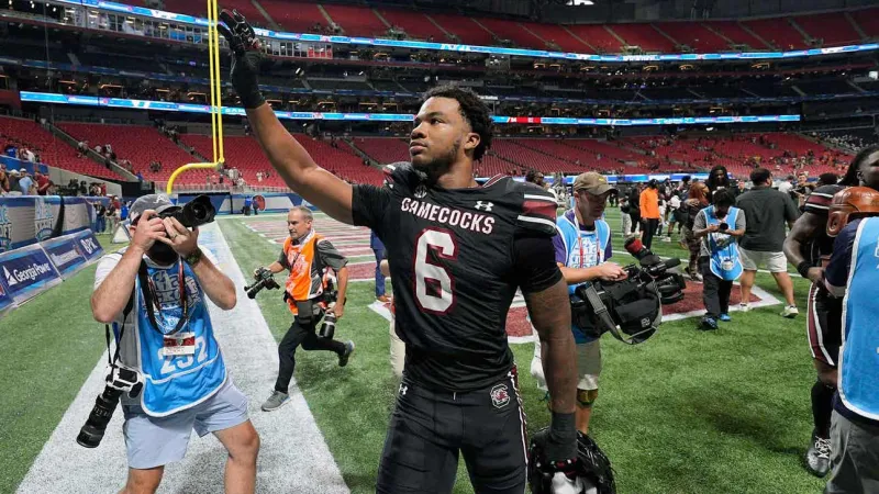 Shane Beamer Suspends South Carolina Star Pass Rusher Dylan Stewart Indefinitely