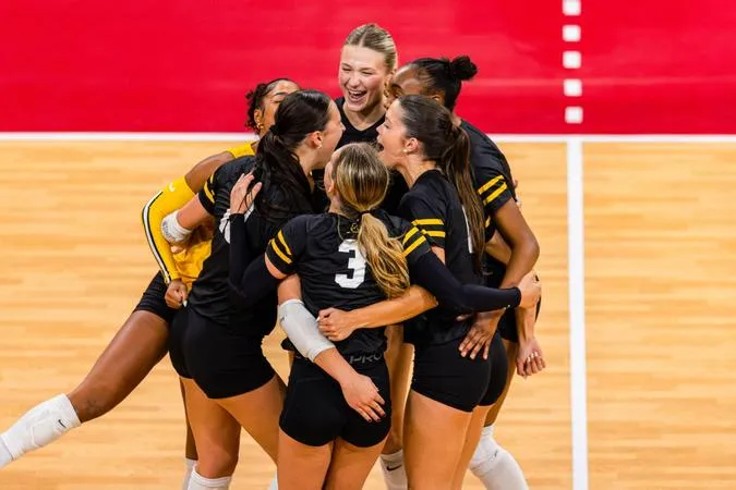 Mountaineers Host Chanticleers in Conference Home Opener