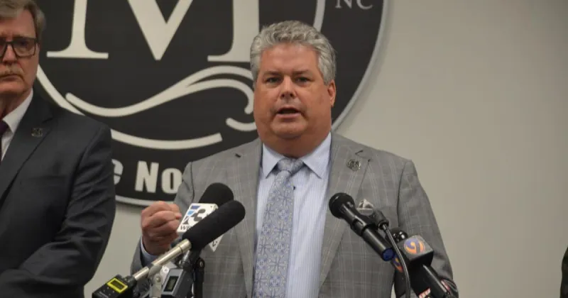 Mooresville mayor has final day in office, denies resignation is related to pantless incident