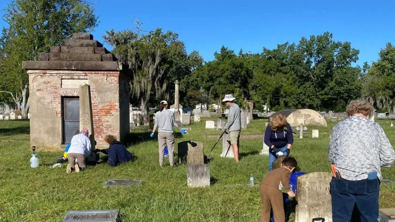 Volunteers team up to scrub Cedar Grove's headstones in New Bern's historic graveyard