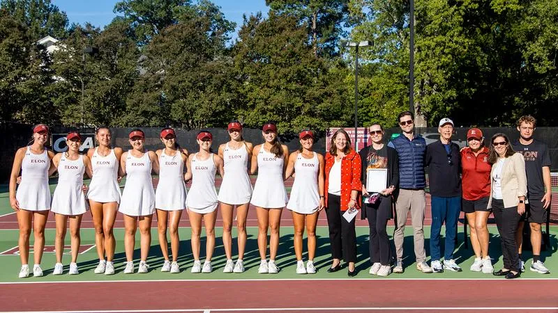Elon Excels On Day One Of Jimmy Powell Invitational