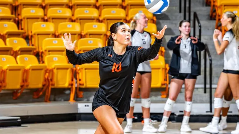 Camels fall in straight sets at Hofstra