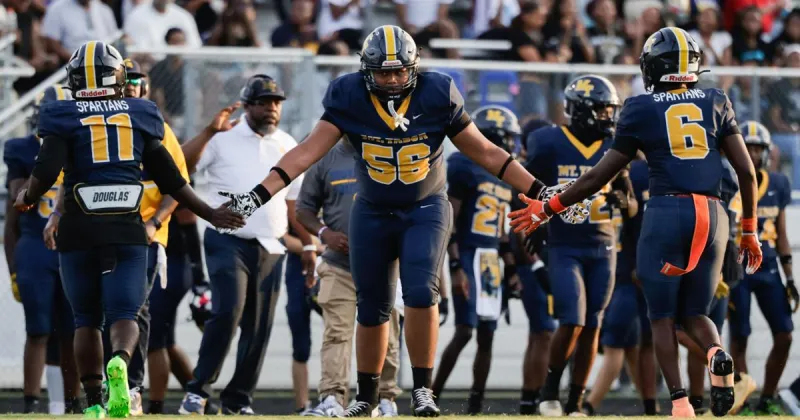 Mount Tabor football sneaks past North Davidson in Lexington. Here's how it happened