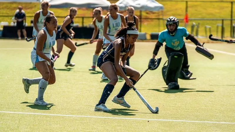 Dhillon Scores Late to Lift Queens Past Stonehill