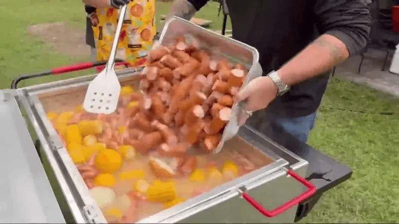 New Bern VFW hosts shrimp boil for veterans