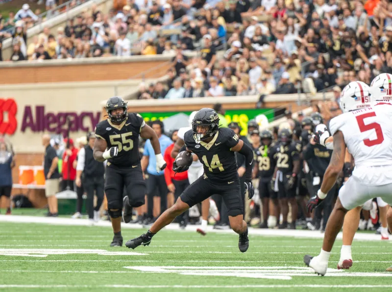 Football trounces Stanford in record-breaking blowout