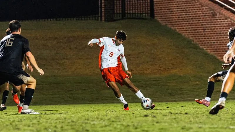 Camels fall to Chanticleers