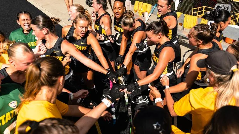 Field Hockey Heads North to Face No. 5 UMass, Vermont