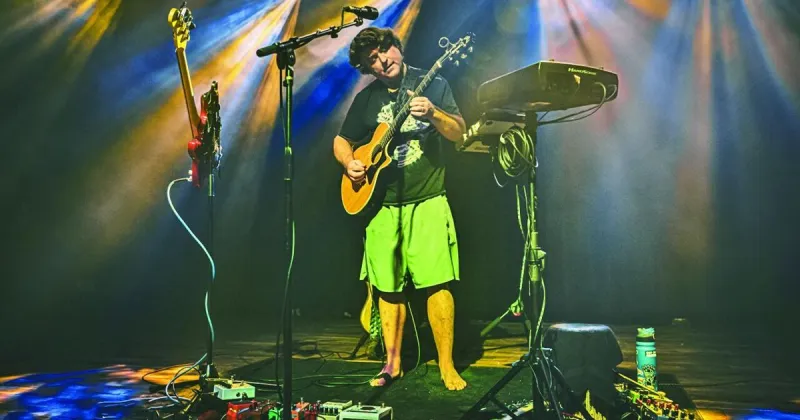 Blending Technology and Grooves, Keller Williams Live in Concert