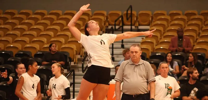 Volleyball Shines In Sweep Over King
