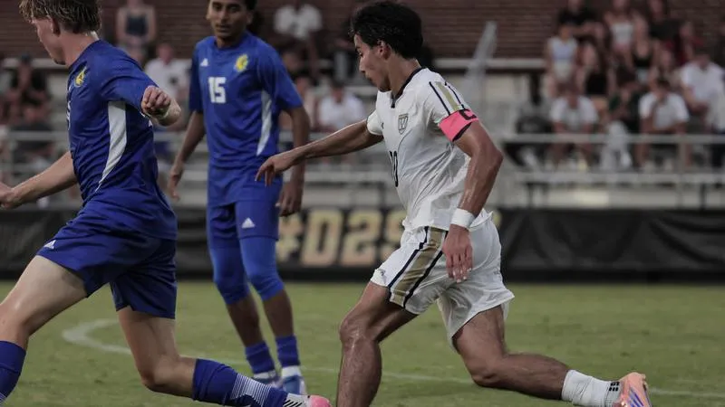 'Dogs blank Pioneers 1-0