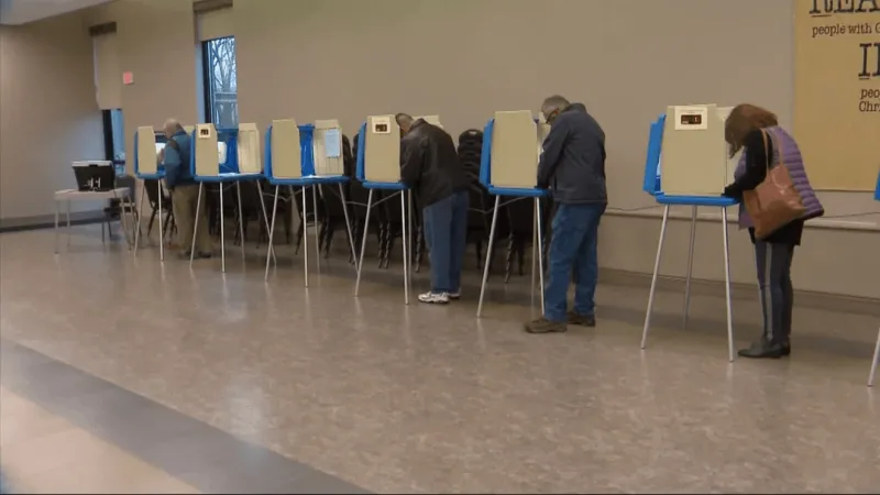 3 early voting sites open in Carteret County Thursday; officials urge voters to bring ID