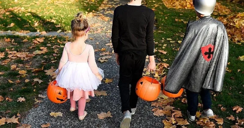 How parents can help a scared child enjoy Halloween