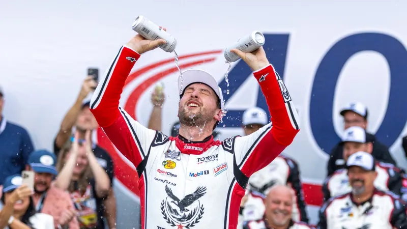Briscoe holds off Bell in Charlotte to win 2nd straight playoff race by .029