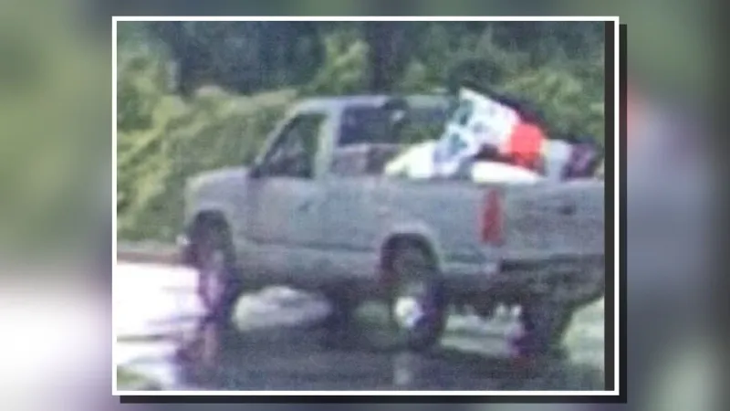 Swansboro police seek help identifying vehicle in hit and run