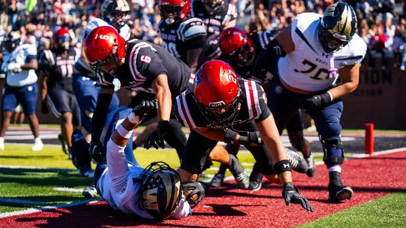 Bears fall to Wingate on Homecoming