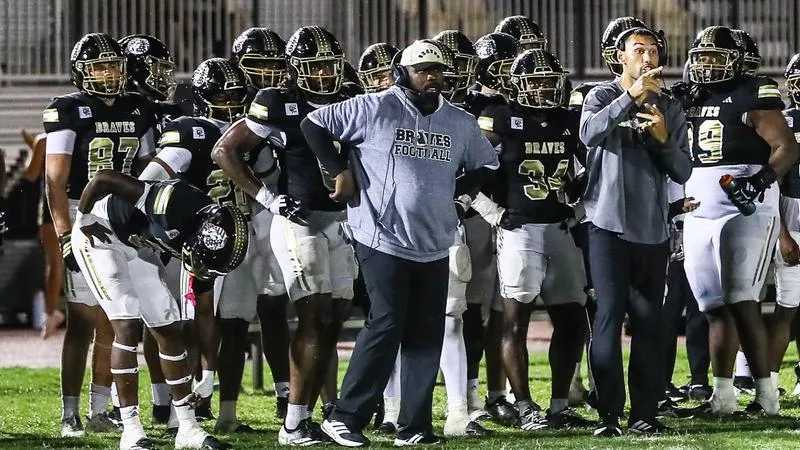 Football Tames Bulldogs In Shutout Win