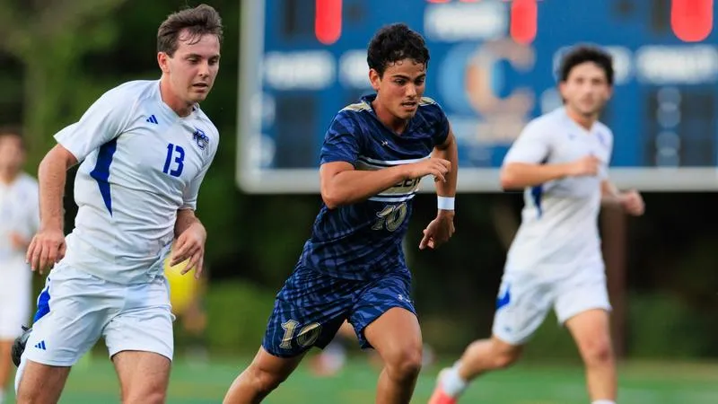 Queens Battles With First Place North Florida