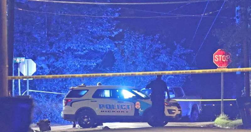Hickory police searching for armed suspects in 14th Street SW double shooting
