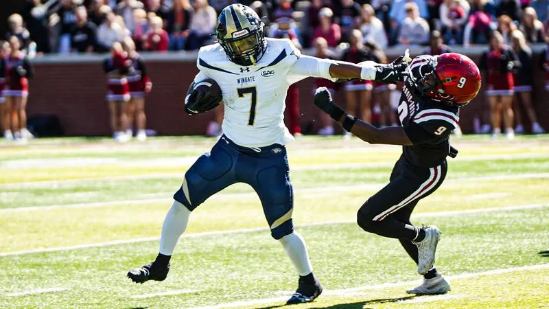 'Dogs prevail 20-17 in Hickory for fifth straight victory over Bears