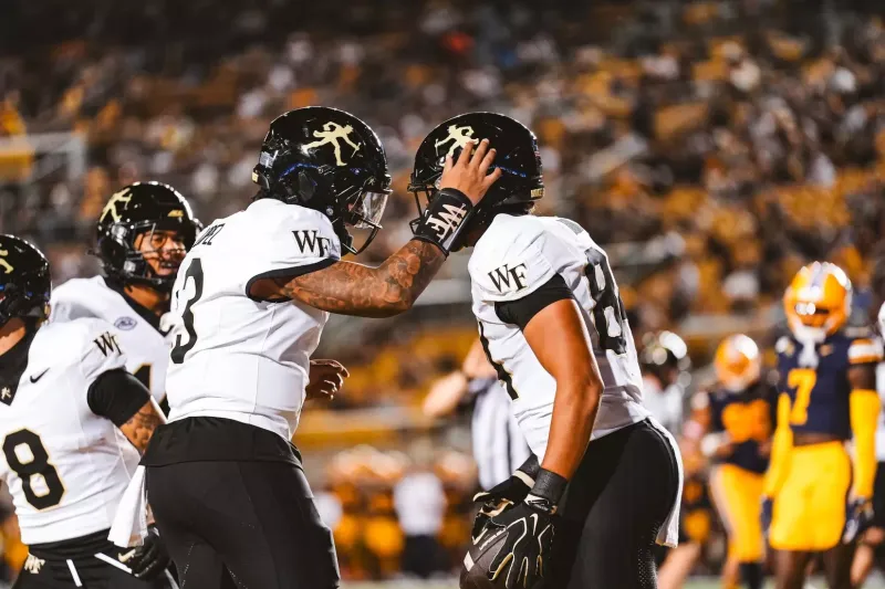 Football earns bowl eligibility after dominating California on the road