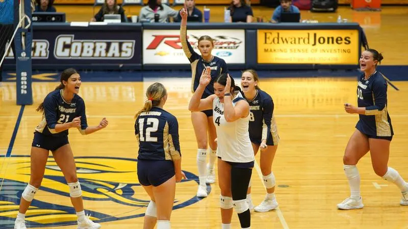 'Dogs cruise past Cobras to complete season sweep