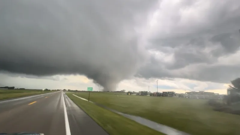 Tornadoes, strong storms roar through parts of Illinois