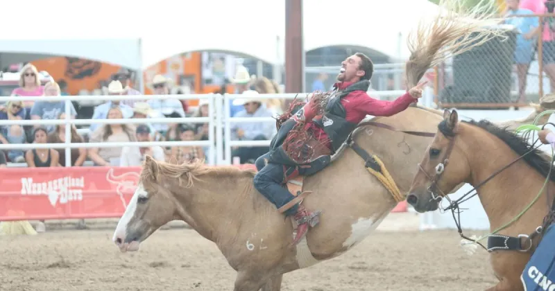 Shadbolt takes commanding lead in bareback, bull rider holds on during first night of Buffalo Bill Rodeo