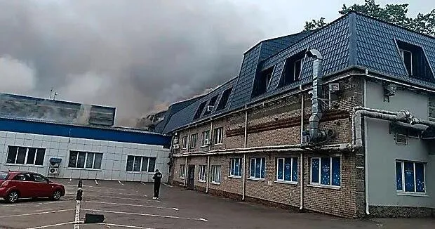 Ukrainian drones set a Moscow refinery ablaze in major attack on Russian capital