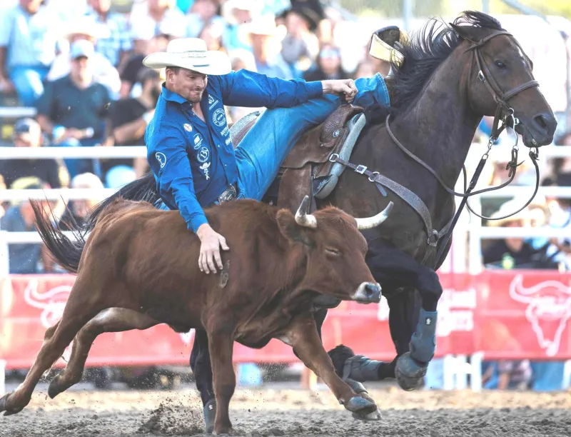 Buffalo Bill Rodeo: Okla. cowboy leads steer wrestlers