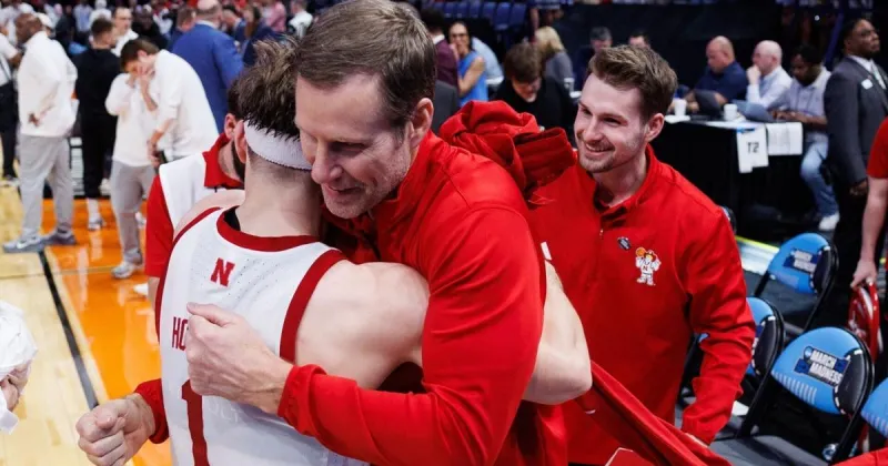 Shatel: As a father, Fred Hoiberg got lost time back - as a son, he's making every moment count
