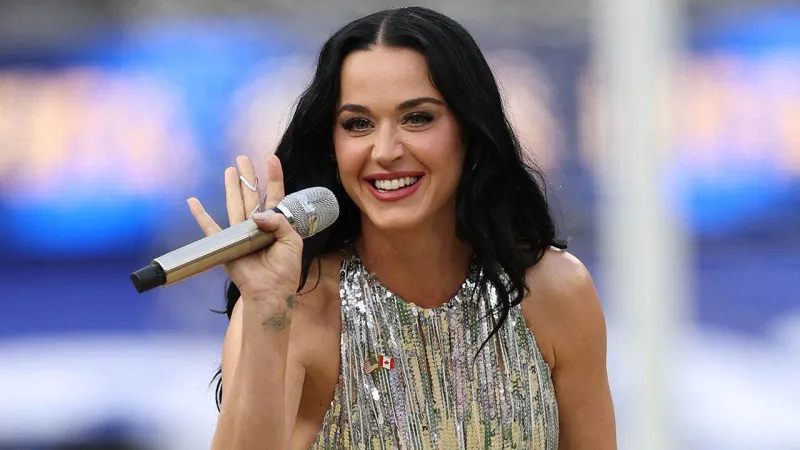 Katy Perry snubs famous exes before sweet nod to Justin Trudeau in cheeky onstage moment
