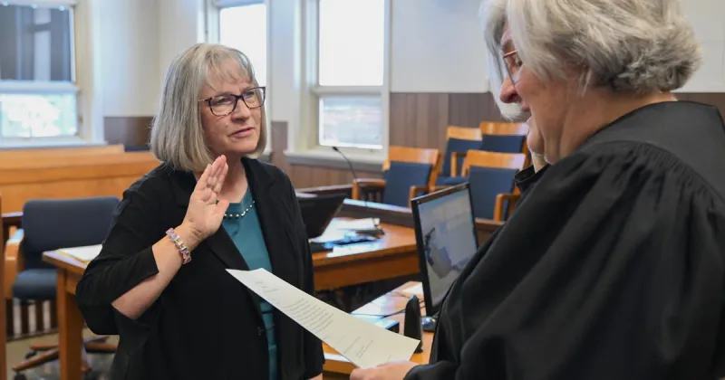 Former Scottsbluff High School counselor sworn in as newest member of EWC Board of Trustees
