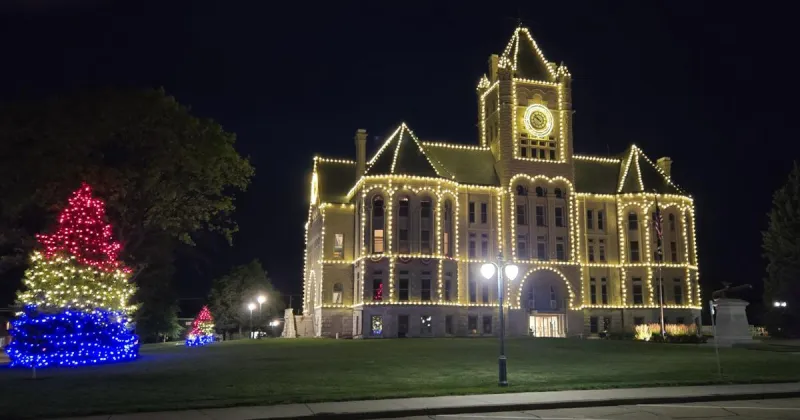 Courthouse lit up to celebrate 250 years as a nation