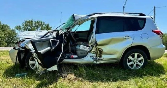 1 person hurt in 2-vehicle crash in Merrick County