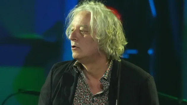R.E.M.'s Peter Buck releases new single with band Drink The Sea