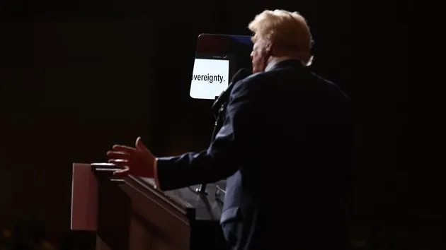 White House teleprompter operator made more than $100K betting on Trump's speeches: Sources