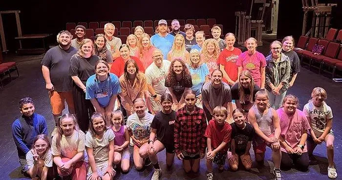 Little Red Hen Theatre brings Disney's 'Frozen' to life