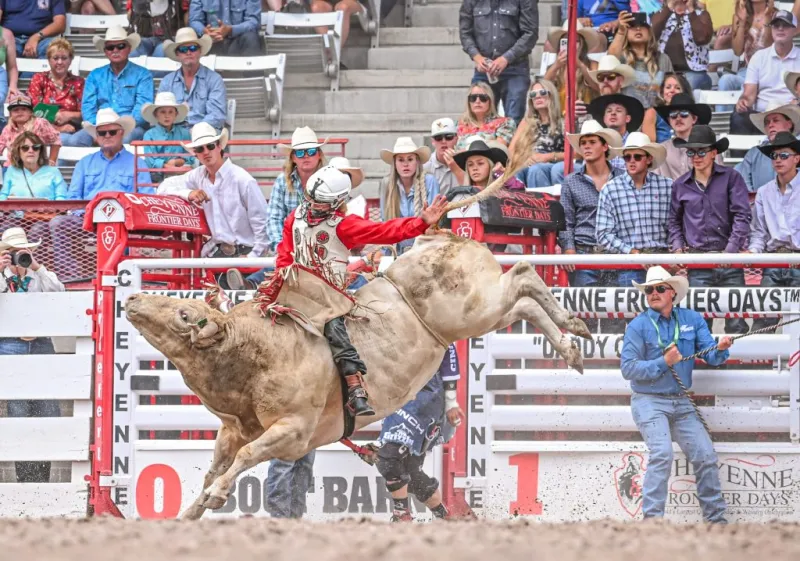 Tight turns and fast horses thrill Cheyenne Frontier Days fans