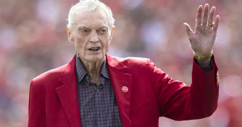 Tom Osborne unanimously selected as first living Nebraska Hall of Fame inductee