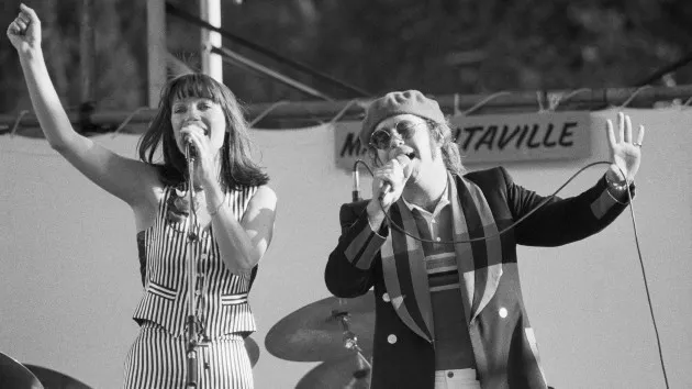 Live Elton John/Kiki Dee 'Don't Go Breaking My Heart' duet debuts on YouTube
