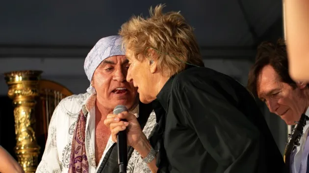 Rod Stewart helps raise $1.7 million for Stevie Van Zandt's TeachRock non-profit