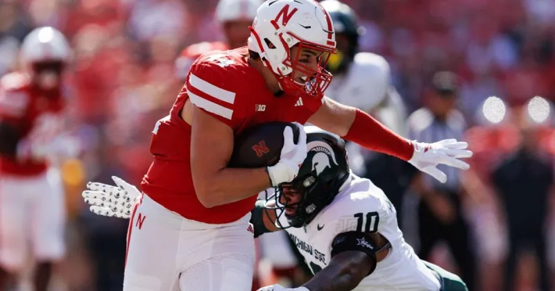 Now married, Nebraska tight end Luke Lindenmeyer bringing 'unc' impact to Huskers