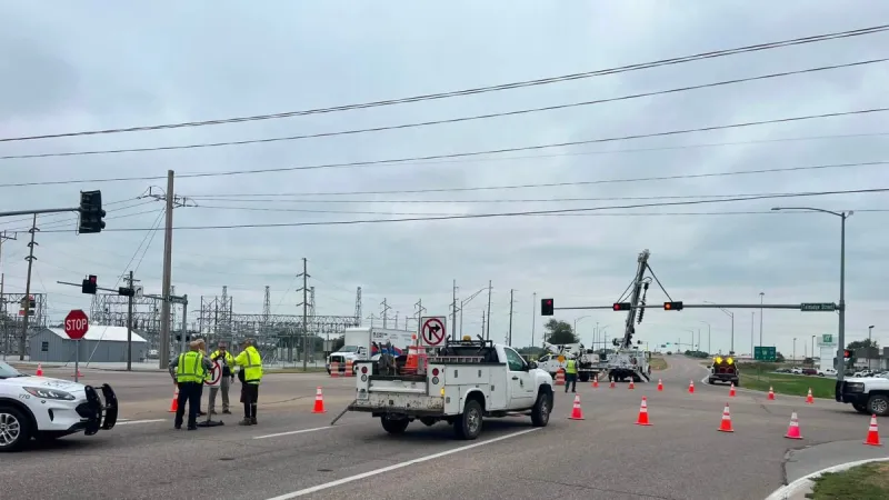 Emergency traffic signal repairs continue at Talmadge St., 2nd Ave.