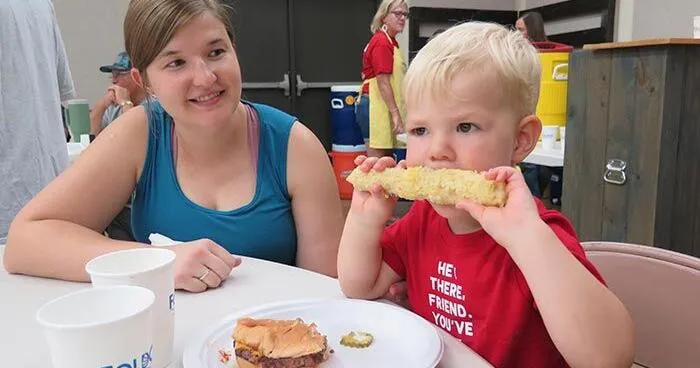 Community takes in Pilger sweet corn and hamburger feed
