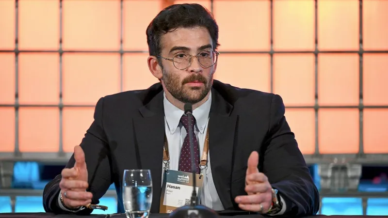 Piker demands Democrats defend him from attacks, claims he's no 'toxic radical force'