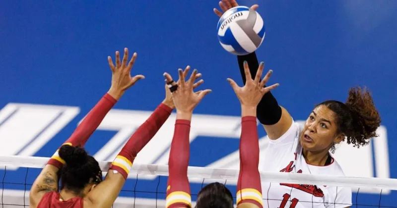 'She hits pretty hard!' Nebraska volleyball's Teraya Sigler draws teammate raves, Pettit interview