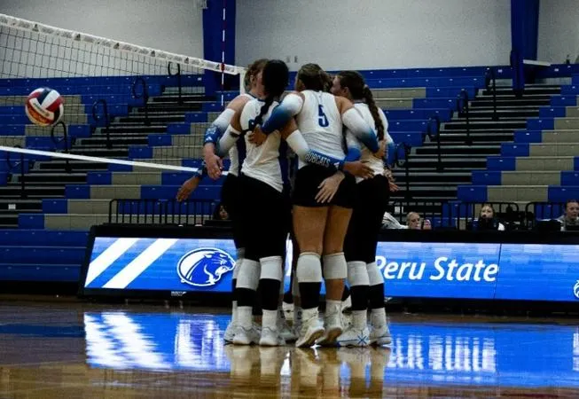 Volleyball opens season with split at BCU Triangular