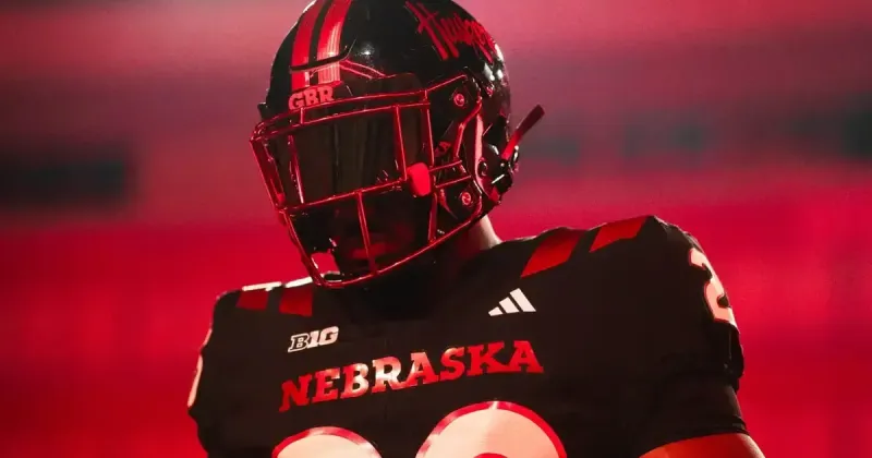 Shatel: Black uniforms are bold, fun, but next alternate helmet should try this instead