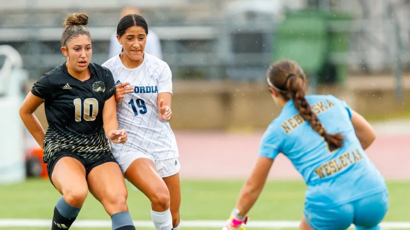 Evangels storm back in second to win over Bulldogs
